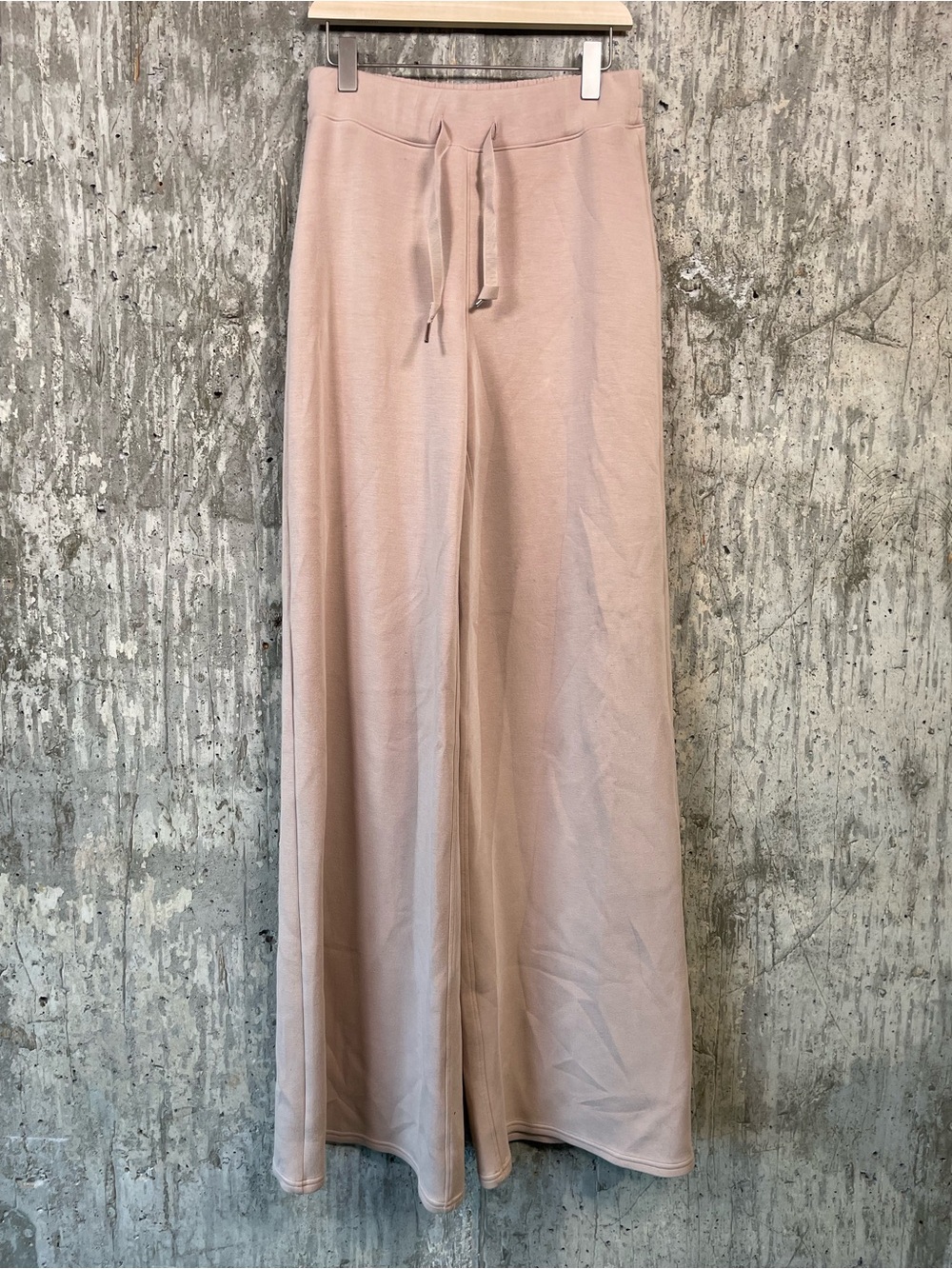SPANX Women's AirEssentials Wide Leg Pants Size S in Dune Heather